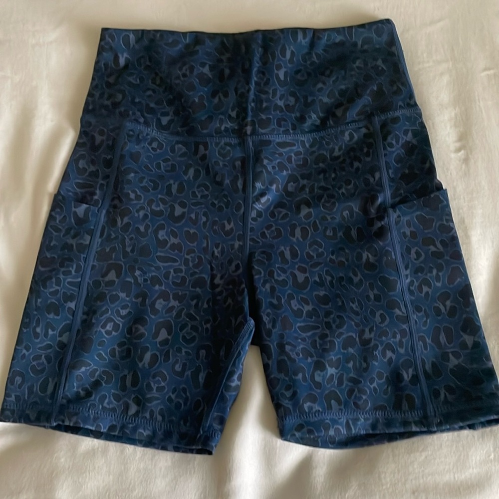 5” blue leopard print workout shorts with pockets